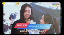 在第64届柏林 克鲁尼携妻亮相《凯撒万岁》首映 钱老板强吻男星 2016-02-02 美国当地时间2016年2月1日，电影《凯撒万岁》在好莱坞举行首映礼。